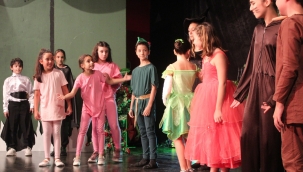 Minik tiyatroculardan 'Yeşil Dev' oyunu