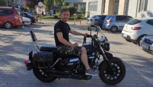 Motosikletiyle aydınlatma direğine çarpıp, öldü