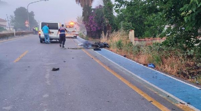 Otomobilin çarptığı motosikletteki 2 kişi öldü