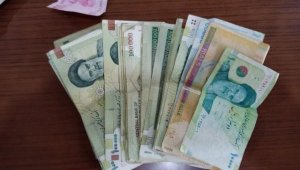 Pazarda bulunan para dolu cüzdan sahibine ulaştırıldı