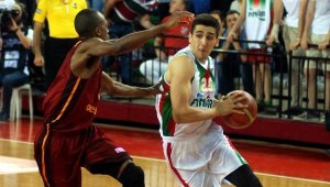 Pınar Karşıyaka'da ilk transfer Kenan Sipahi