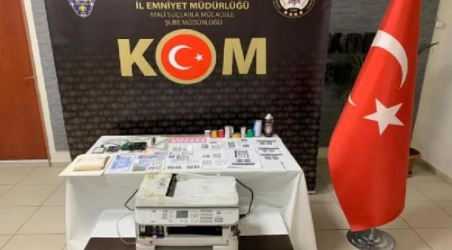Sahte ehliyet ve kimlik kartı düzenliyordu
