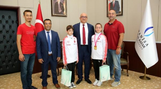 Şampiyon sporculardan Rektör Ataç'a ziyaret
