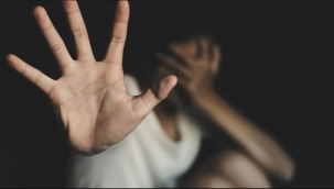 Tacizciyi koruyan polis görevden alındı