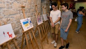 Ukraynalı savaş mağduru çocuklardan Kuşadası'nda resim sergisi