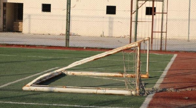 Üzerine kale direği devrilen Eren toprağa verildi