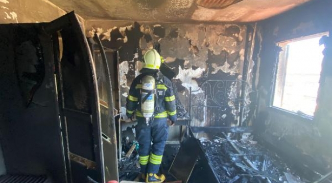 Yanan mum tripleks villada yangına eden oldu