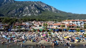 4 bin kişinin yaşadığı Akyaka'nın nüfusu bayramda 100 bine ulaştı