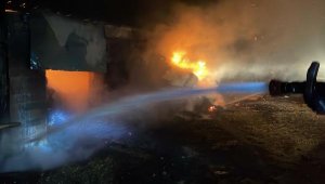 4 inekleri telef olan anne - oğul: Yangının jeneratörden çıktığına inanmıyoruz