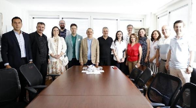 AK Parti İzmir İl Başkanı Sürekli'den oda ve derneklere ziyaret