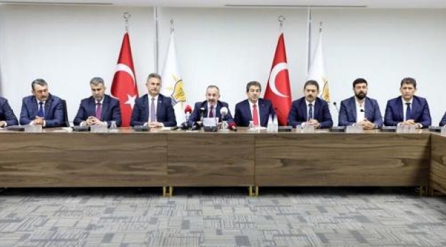 AK Parti'li 11 grup başkanvekili İzmir'de buluştu