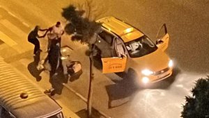 Alkollü yolcu, taksi şoförünü ısırdı, dövdü