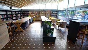 Bayraklı'nın ilk 'kitap kafe'si hizmete girdi! Kitap okuyana çay ücretsiz