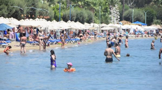 Bodrum plajlarında bayram hareketliliği