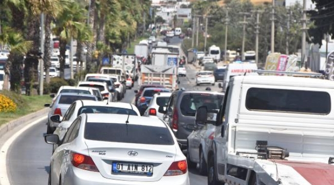 Bodrum'da trafik kilitlendi! Bayram kuyruğu