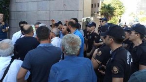 Cinayet davası öncesi adliyede silahlı şüpheli