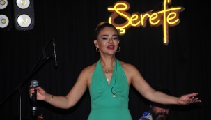 Derya Bedavacı, yaz boyu her pazar Alaçatı Şerefe'de