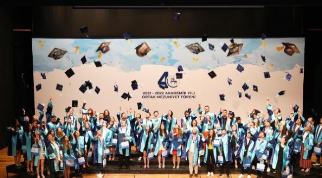 Dokuz Eylül Üniversitesi mezunlarını törenle uğurladı