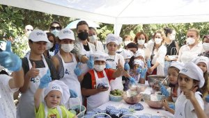 Dokuz Eylül'de tedavi gören çocuklar meyve bahçesinde moral buldu