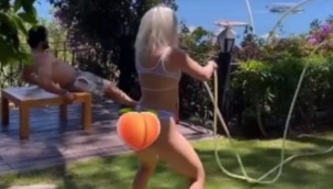 Ece Seçkin kalçasını şeftali koydu!