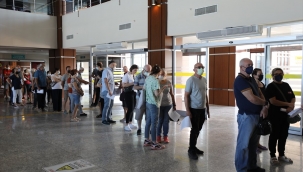 Hastanelerde aşı kuyruğu
