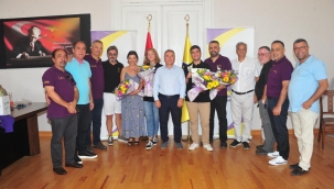 İzmir Atatürk Lisesi'nde YKS'de derece alan öğrencilere ödül töreni