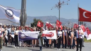 İzmir Demokrasi Üniversitesi'nden "15 Temmuz Demokrasi Yürüyüşü"