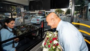 Kadın otobüs şoförüne başkan sürprizi!