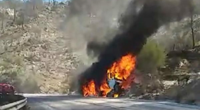 Kamyon alev alev yandı, sürücü hayatını kaybetti
