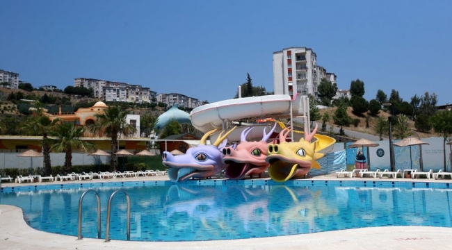 Karabağlar Belediyesi'nin Aqua Yaşam'ı bu bayram da serinletiyor