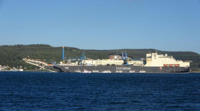 Karadeniz gazı için boru serimi yapacak gemi, Çanakkale Boğazı'ndan geçti