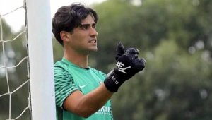 Karşıyaka, kaleci Enes'i bitiriyor