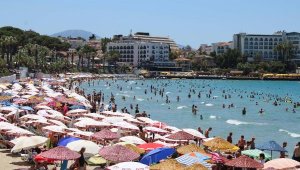 Kuşadası'nda plajlar doldu, Milli Park kapatıldı