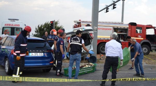 Manisa'da iki otomobil çarpıştı: 3 ölü, 2 yaralı