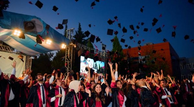 MCBÜ Tıp Fakültesi mezunlarını uğurladı