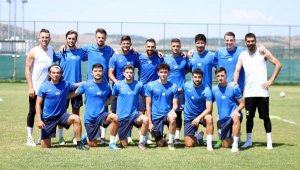 Menemen FK'dan 15 imza birden