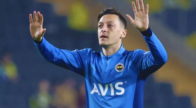 Mesut Özil, Başakşehir'le anlaştı