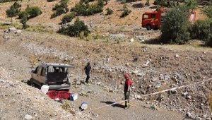 Otomobil şarampole devrildi: Sürücü ve eşi öldü