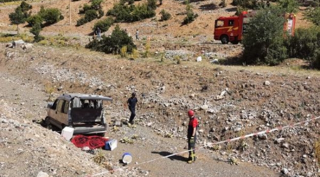 Otomobil şarampole devrildi: Sürücü ve eşi öldü