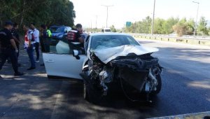 Otomobil TIR'a arkadan çarptı: 1 ölü, 2 yaralı