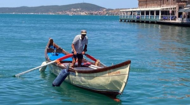 İstanbul'dan Ayvalık'a sandalla geldi