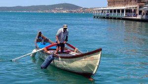 İstanbul'dan Ayvalık'a sandalla geldi