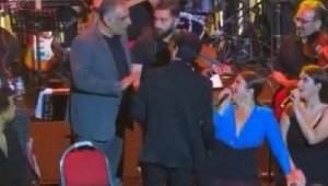 Belediye başkanı, Sibel Can konserinde olay çıkardı!