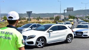 Tatilciler dönüşte! Kilometrelerce araç kuyruğu