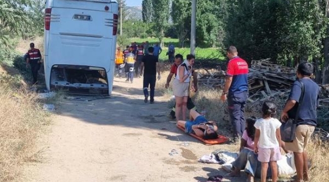 Tur otobüsü kazasında 41 yaralıdan 39'u taburcu oldu