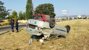 Turgutlu'da otomobil takla attı: 3 kişi yaralandı