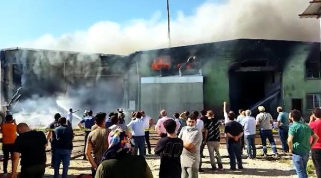 Uşak'ta tekstil fabrikasında yangın