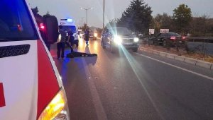 Yolun karşısına geçerken kamyonet altında öldü