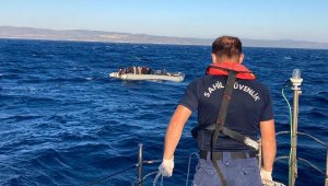 Yunanistan'ın ittiği bottaki 49 göçmen kurtarıldı