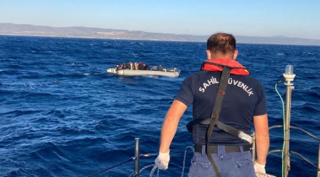 Yunanistan'ın ittiği bottaki 49 göçmen kurtarıldı